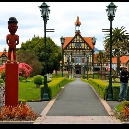 Cosy Rotorua Center Holiday Home Exterior photo
